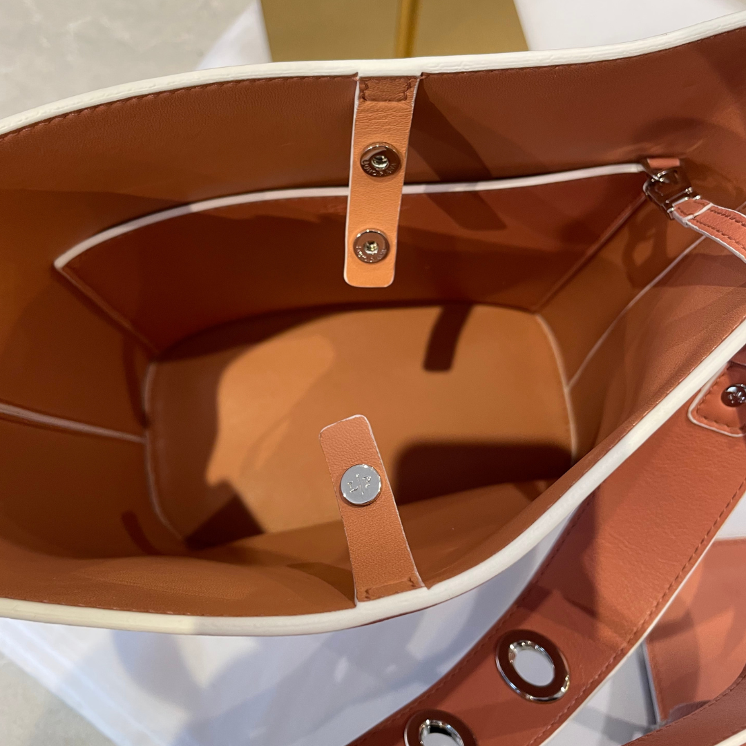 Artemis Bucket M Bag