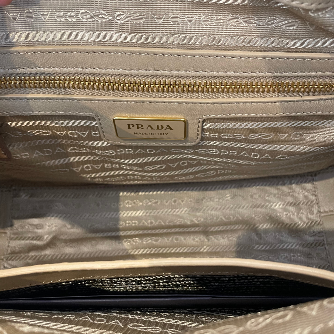 Prada bag inside lining hotsell